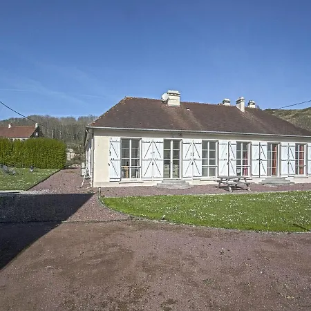 Charming Coastal Hideaway *