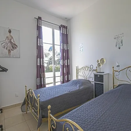 Comfortable With Garden Holiday home *