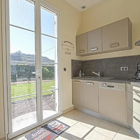 Holiday home Comfortable With Garden