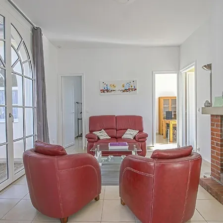 Comfortable With Garden Sainte-Honorine-des-Pertes