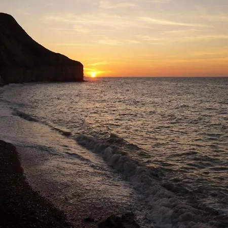 Charming Coastal Hideaway Sainte-Honorine-des-Pertes