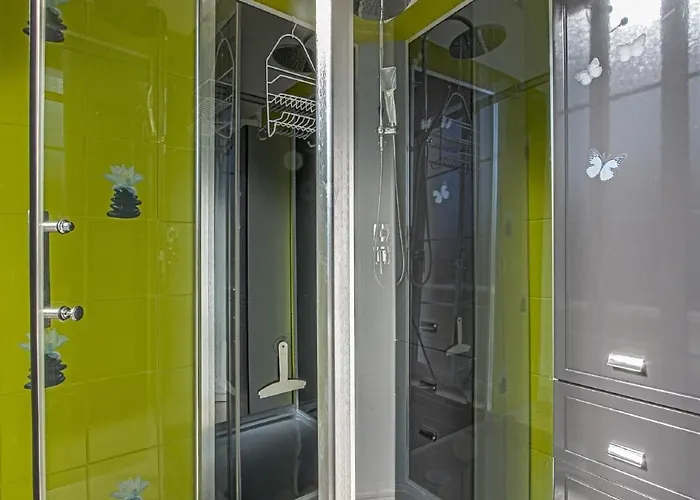 Charming Coastal Hideaway *