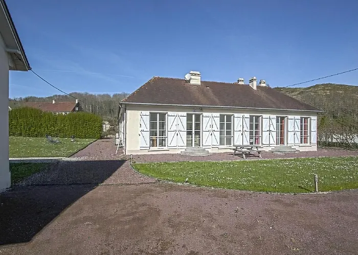 Charming Coastal Hideaway *