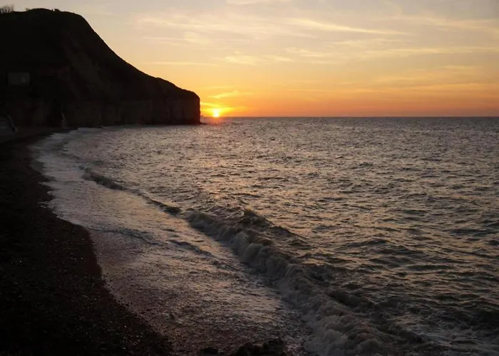 Charming Coastal Hideaway Sainte-Honorine-des-Pertes